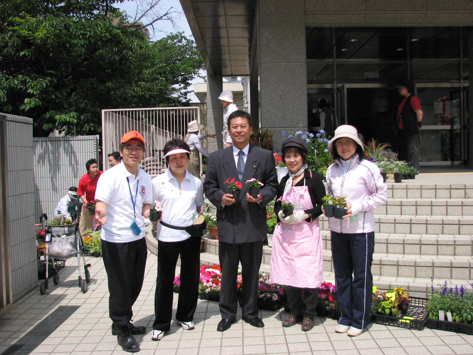 大阪市会議長と園芸クラブの皆さん