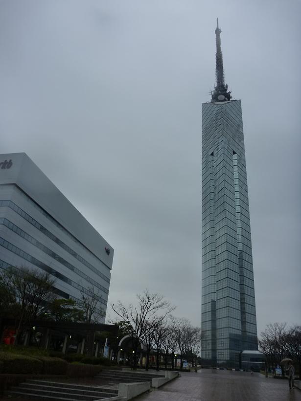 福岡タワーと放送会館